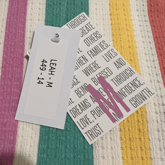 Lularoe Leah top - Picture 2 of 2